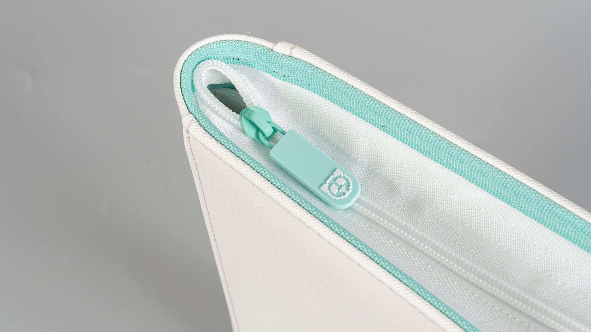 Premium Mint White 4 Pocket Top Loader Binder - CoralGuard
