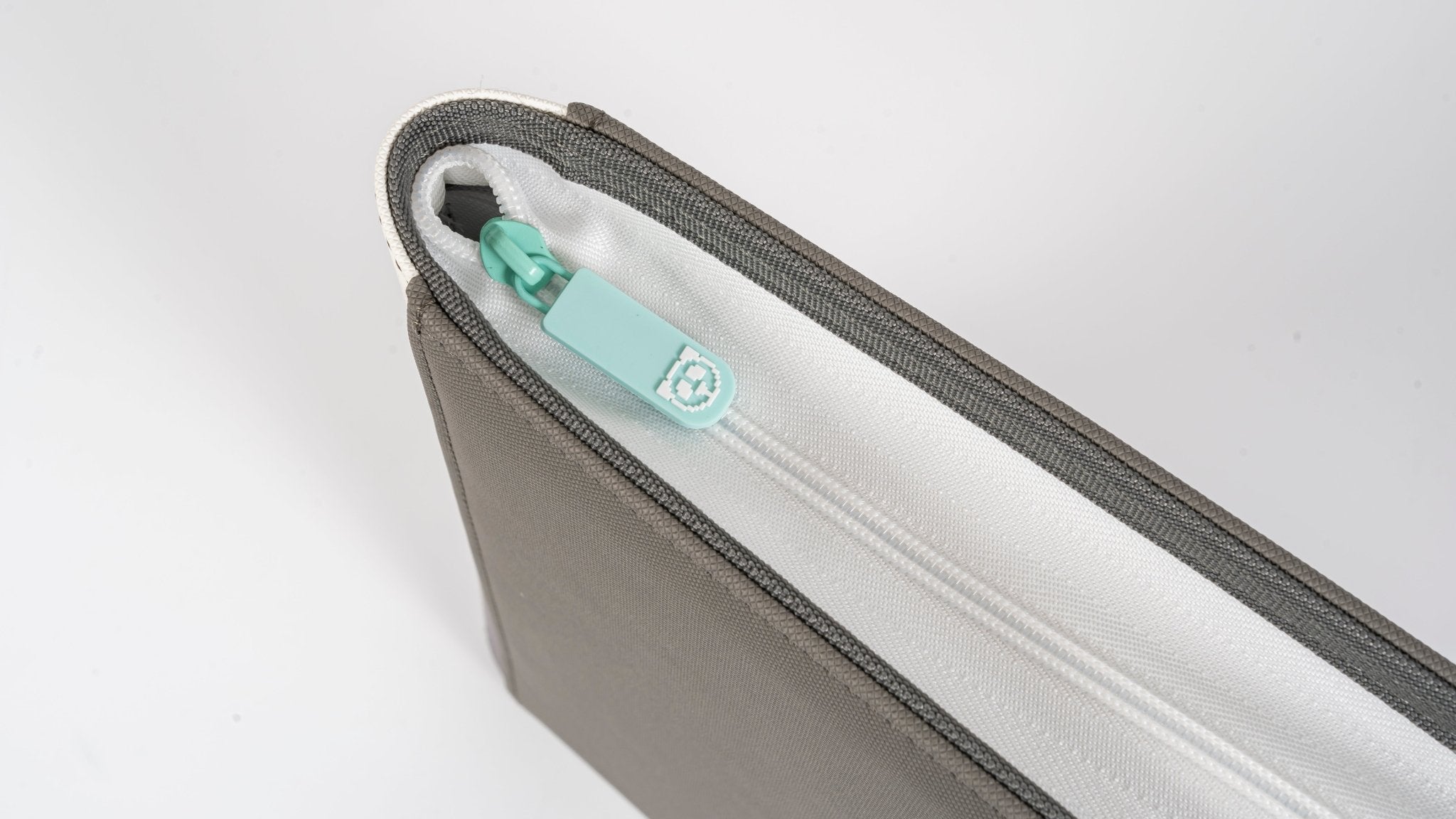 Stealth Grey 4 Pocket Top Loader Binder White Pages - CoralGuard